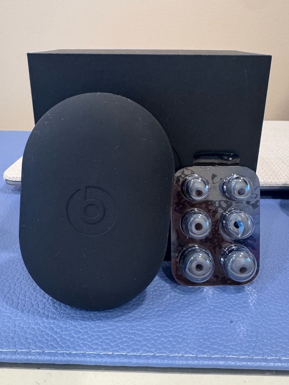 Beats by Dre Silicone Case w/ Ear Tips